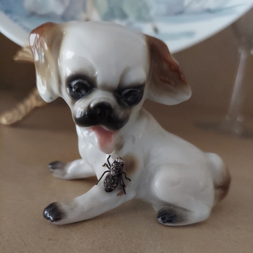PORCELAIN GERMAN SHEPHERD PUPPY DOG & FLY FIGURINE MADE IN GERMANY SITZENDORF